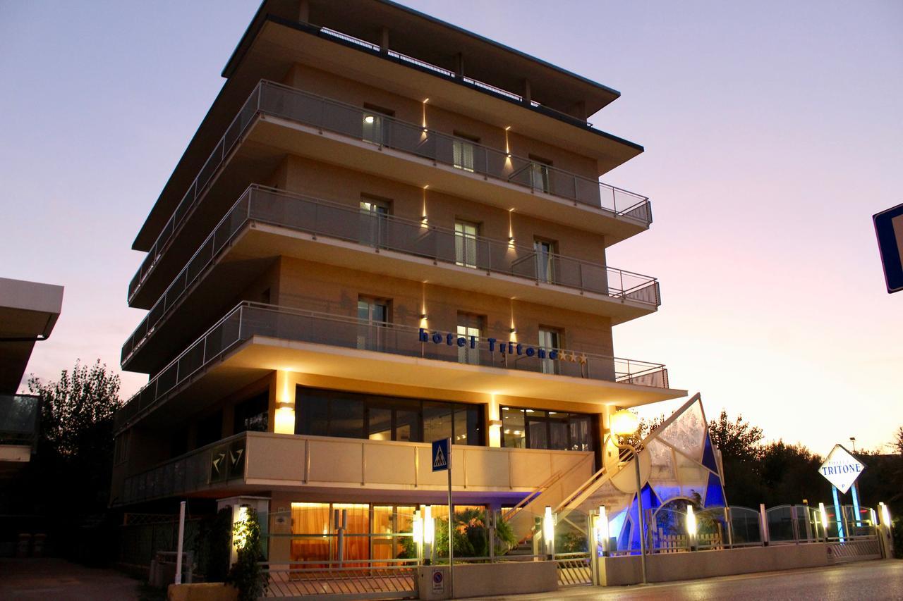 Hotel Tritone Rimini Exterior foto